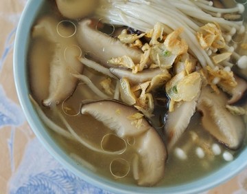 Mushroom & Noodle Soup 